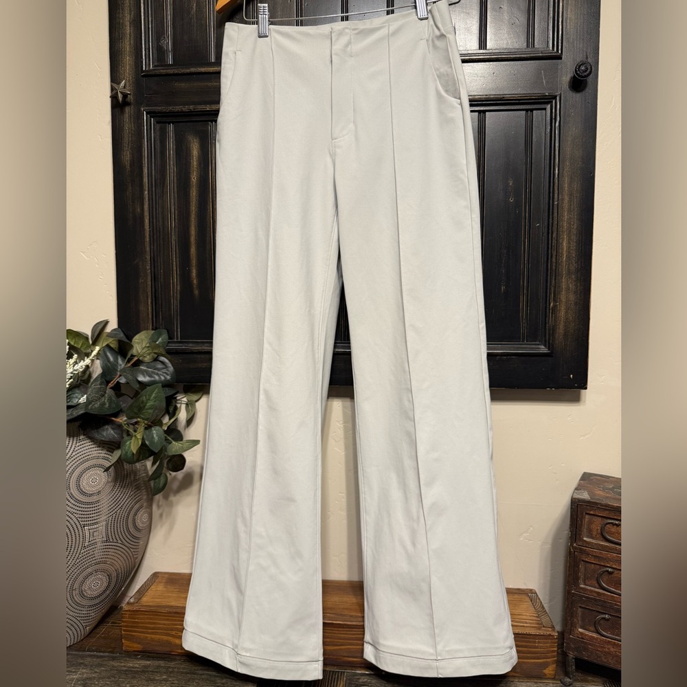 Vuori Women’s Career Pants size small